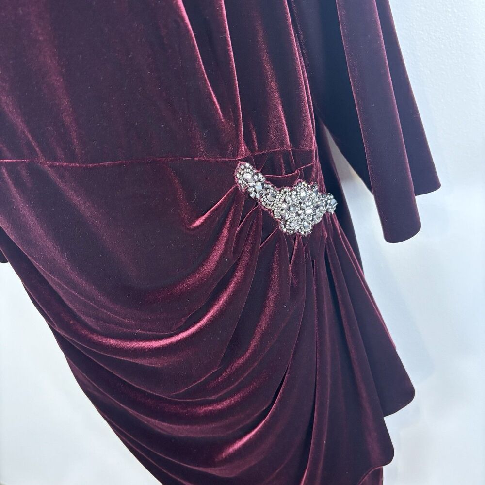 ALEX EVENINGS Wine Burgundy Stretch Velvet Side Ruched Embellished Dress 20W - Picture 2 of 9